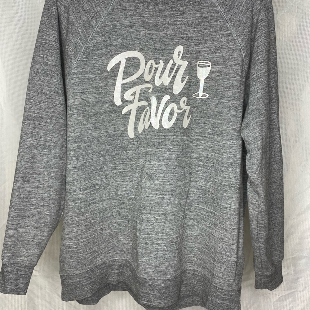 Gray Sweater with 'Pour Favor' Design